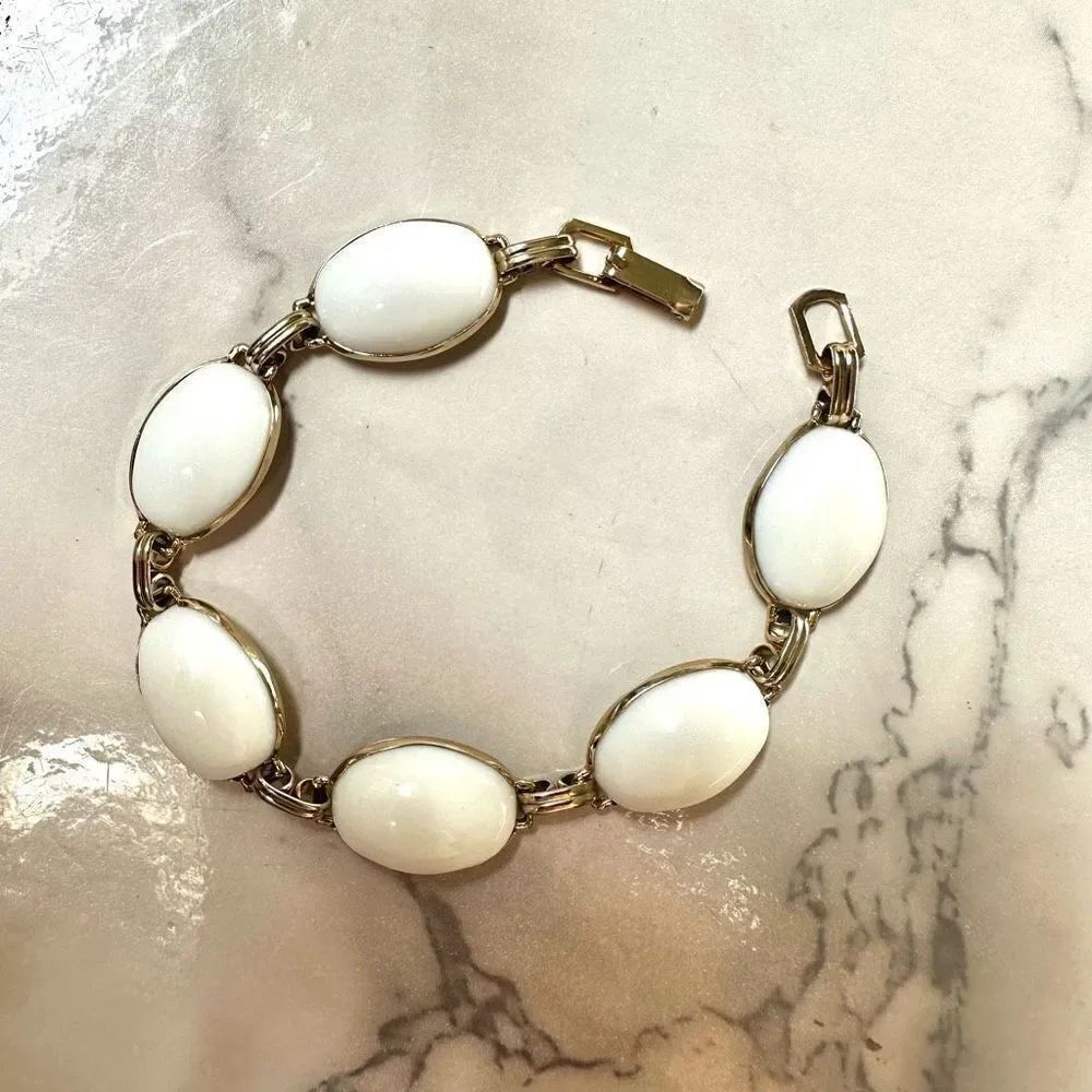 Gold tone and white vintage bracelet